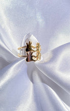 Load image into Gallery viewer, Sculpted Hand Ring
